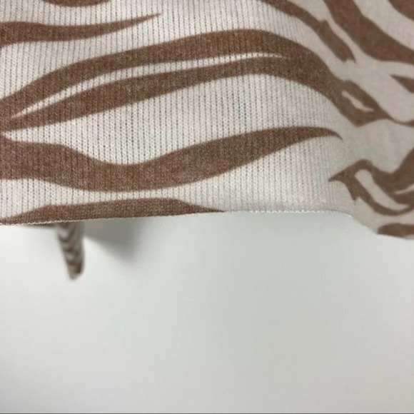 NEW Onzie Camel Zebra Weekend Crop Hoodie Sz M/L - Picture 7 of 10